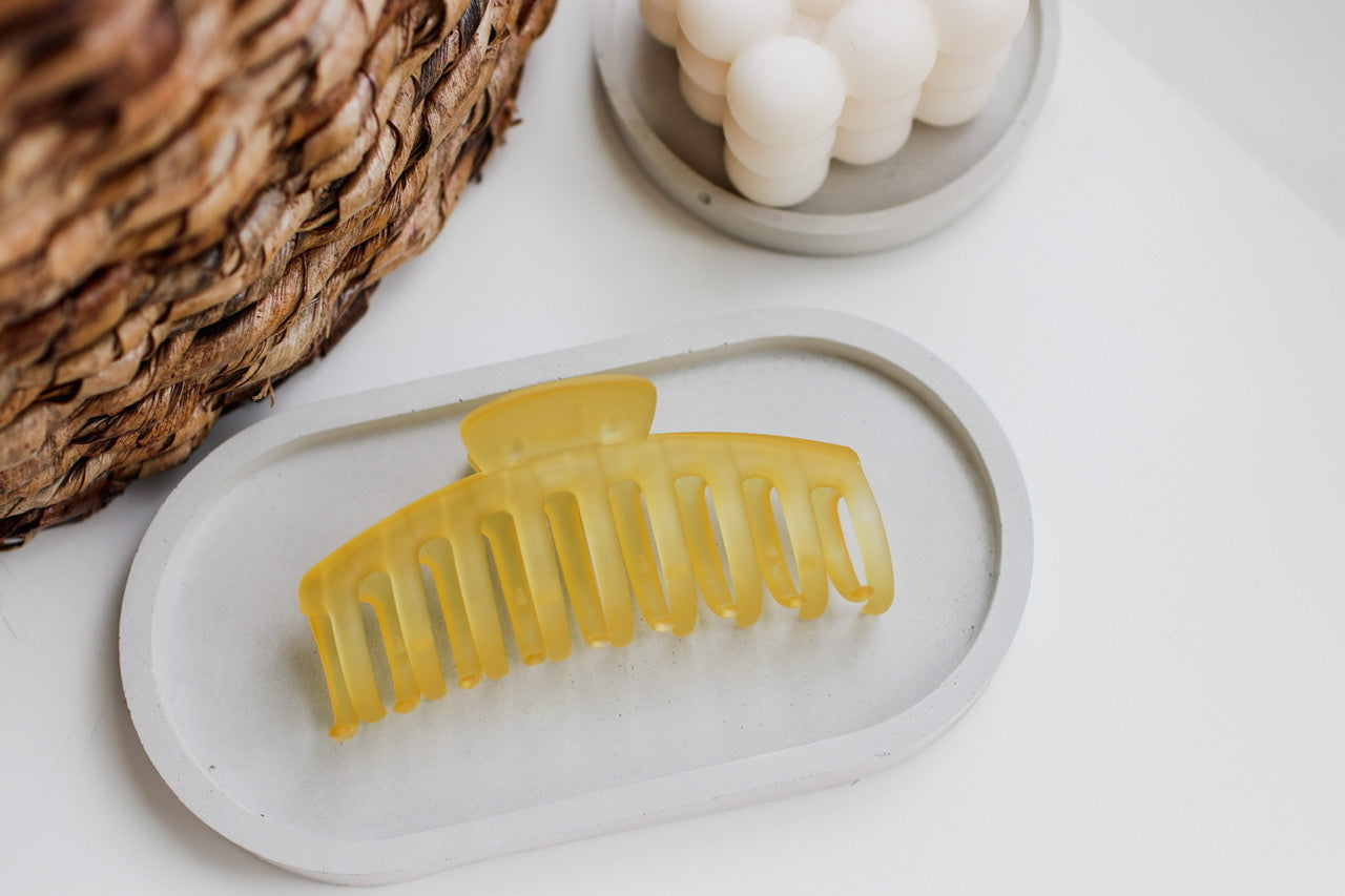 Medium Hair Claw Clip - Clear Lemonade
