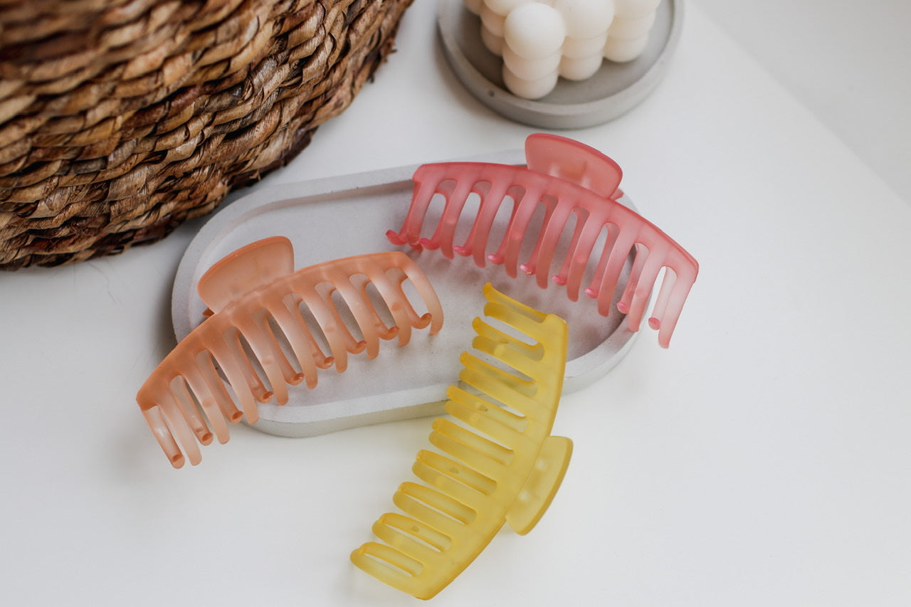 Medium Hair Claw Clip - Clear Peach Bellini